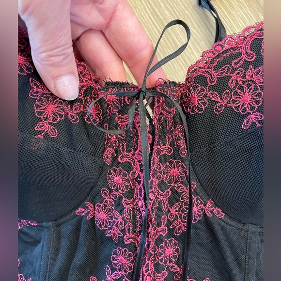 Black and Pink Lace Corset - Picture 3 of 15